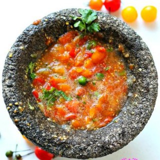Salsa cruda con tomate milpero