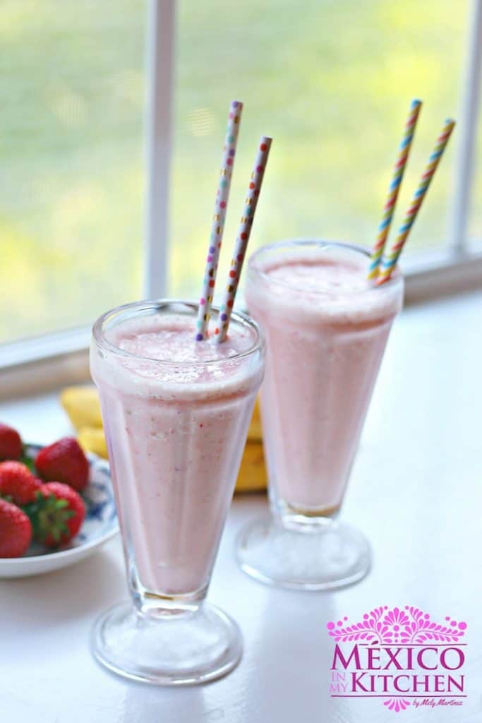 Como Hacer Licuado De Yogurt Con Fresas Y Platano Rapido Y Delicioso